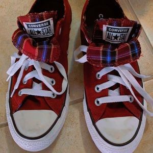 Size 8.5 Converse All Star. Burgundy/Maroon. Worn 3 times.